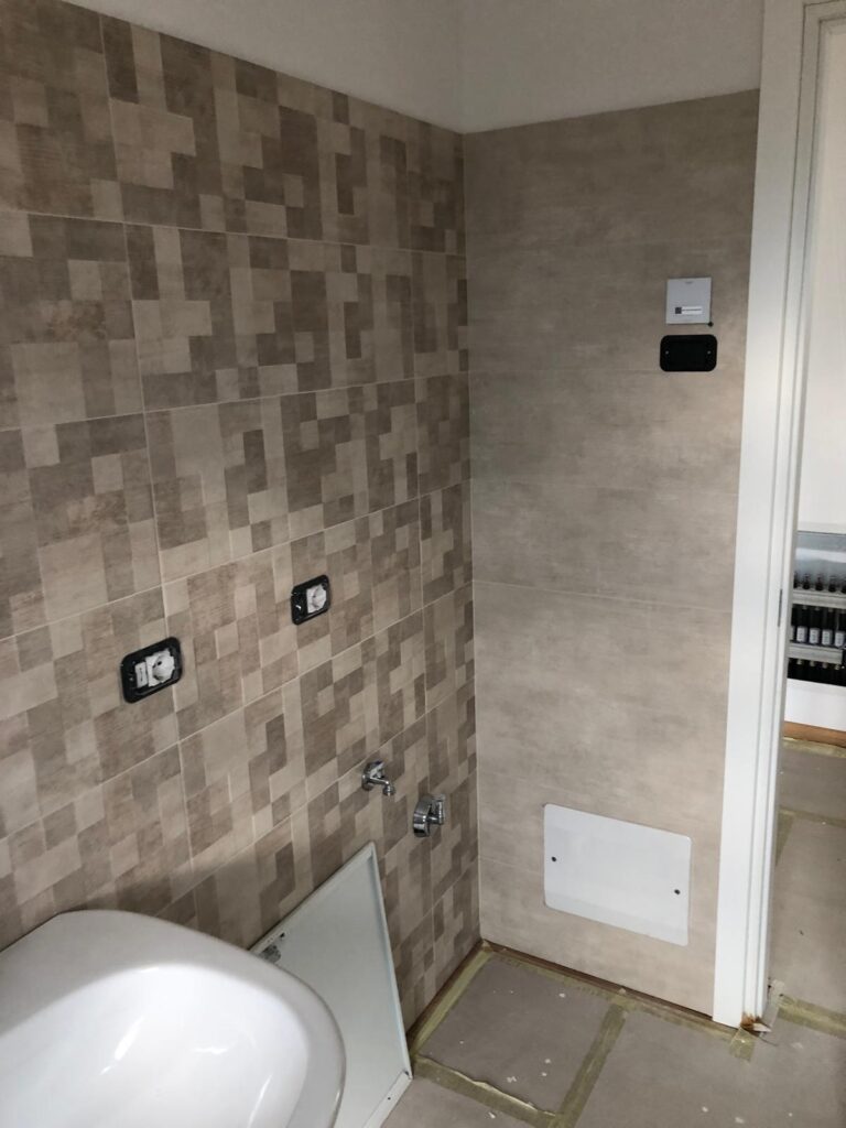resinatura di parete in bagno