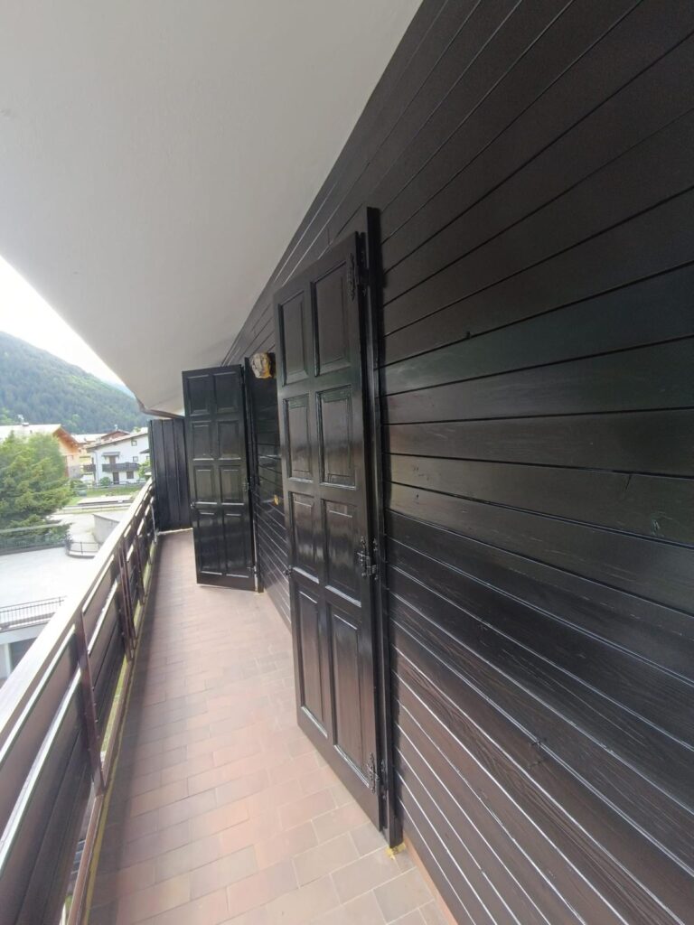 rivestimento in legno verniciato